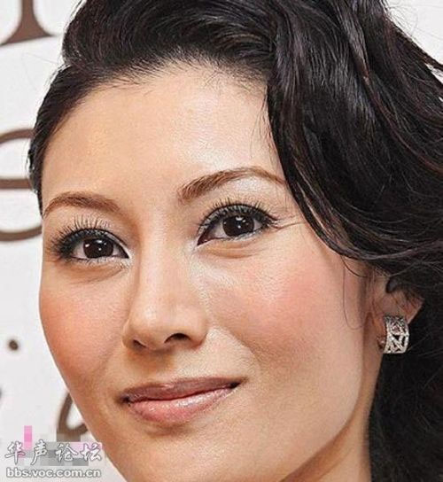 Trang phục thiếu vải tra tấn khán giả - 12