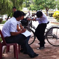 Tin tức trong ngày - Đuổi HS mặc sai đồng phục: Đã báo trước