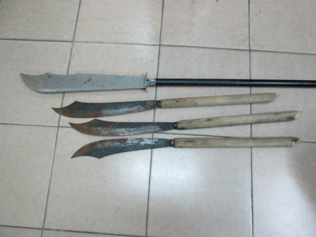 2 gã trai thách đấu để giành "người đẹp" - 2