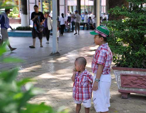 Đi chơi ngày lễ: Công viên cũng... tắc - 9