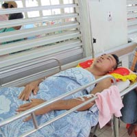 Pháp luật - 6 côn đồ truy sát 1 thiếu niên ở quán mỳ