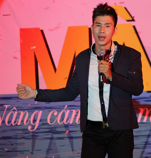 Võ Trọng Phúc gây bất ngờ khi hát tiếng Việt - 14