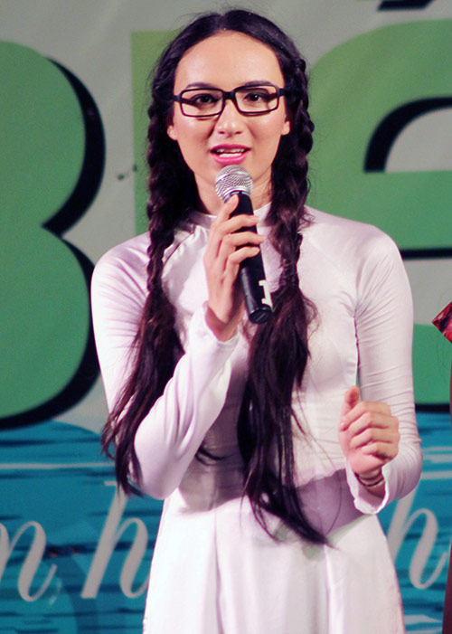 Võ Trọng Phúc gây bất ngờ khi hát tiếng Việt - 4