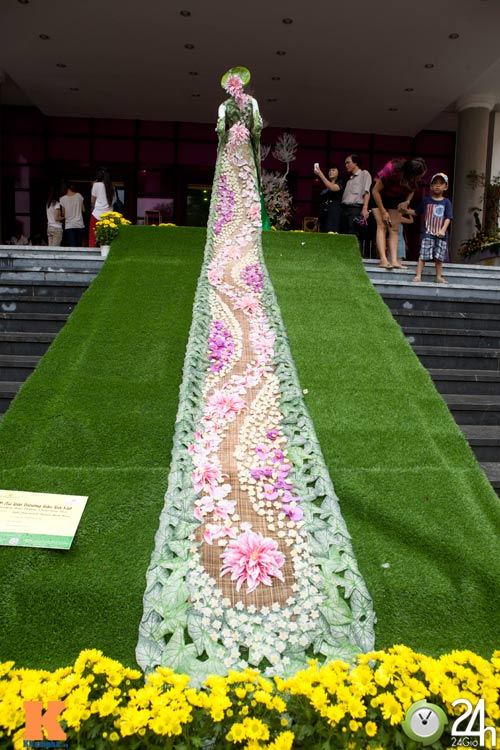 Ấn tượng chiếc áo dài kỷ lục Việt Nam - 2