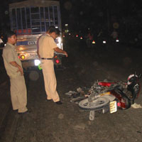 Tin tức trong ngày - Xe tải tông xe máy, 2 người tử nạn