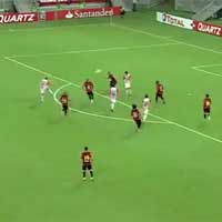 Bóng đá - Video: Cú vô lê thần sầu