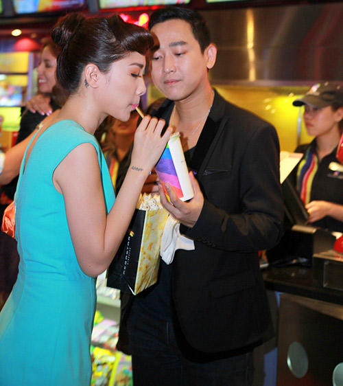 Hứa Vỹ Văn chăm chút “người tình tin đồn” - 2