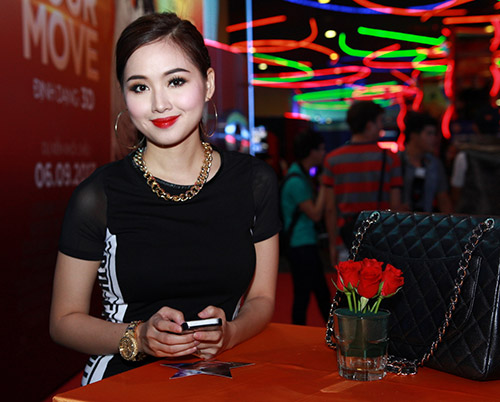 Hứa Vỹ Văn chăm chút “người tình tin đồn” - 9