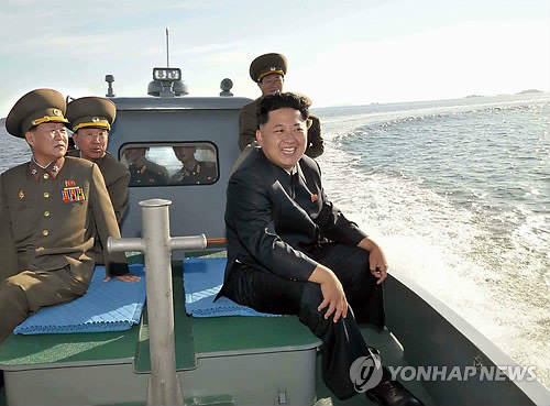 Kim Jong-un liên tục tới thăm đảo tiền tiêu - 1