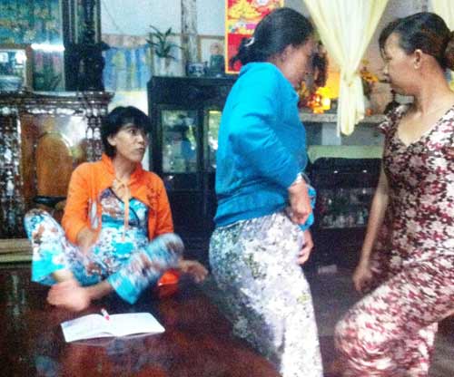 Tin “thầy”, bỏ chồng tìm “người kiếp trước” - 4