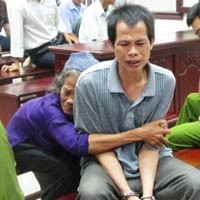 Pháp luật - Bị cáo giết người oà khóc trước toà