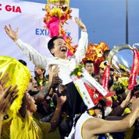 Bóng đá - Câu chuyện bóng đá: Tiền hung, hậu “nát”