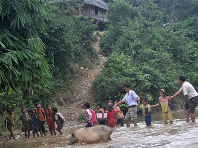 Con chữ oằn trĩu rẻo cao - 2