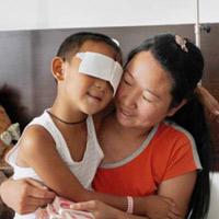 Tin tức trong ngày - TQ: Nghi vấn quanh vụ cậu bé bị móc mắt