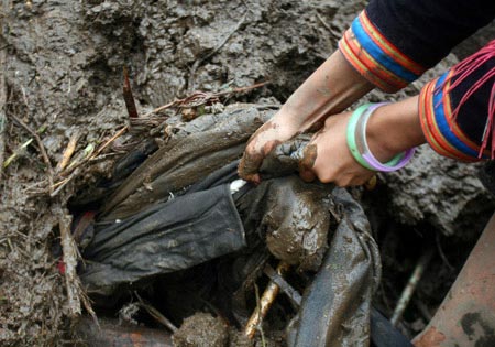 Những cái chết tức tưởi trong lũ - 2