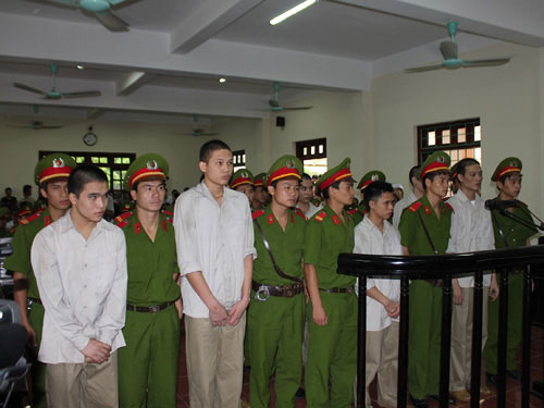 Vụ “Quan tài diễu phố": Bị cáo phản cung - 1