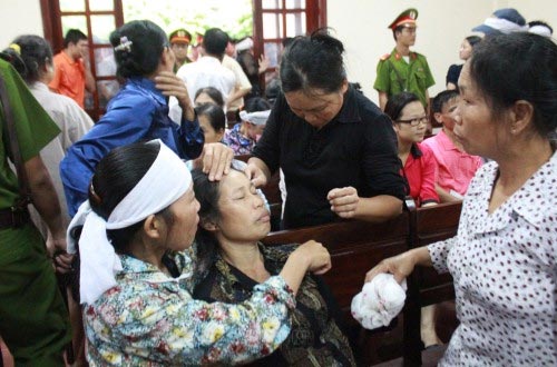 Vụ “Quan tài diễu phố": Bị cáo phản cung - 2