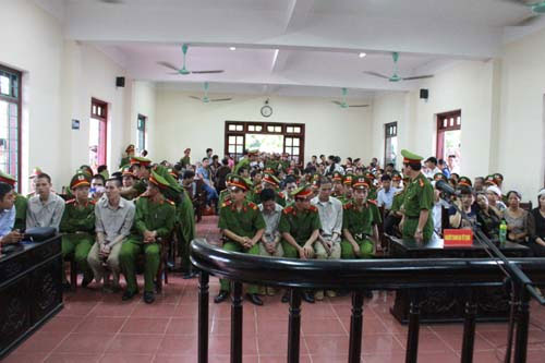 Vụ “Quan tài diễu phố": Bị cáo phản cung - 5