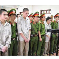 Tin tức trong ngày - "Quan tài diễu phố": Nhiều bị cáo phản cung