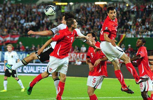 Đức – Áo: Chờ cơn mưa bom - 1