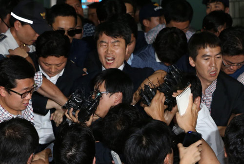 Hàn Quốc bắt nghị sĩ âm mưu tạo phản - 1