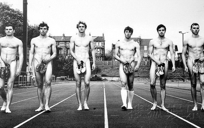 Hầu như năm nào sinh viên trường Oxford cũng rủ nhau chụp ảnh lịch nude để gây quỹ từ thiện.
