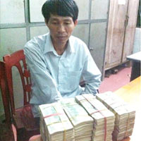 Pháp luật - Khởi tố lái xe chôm 8 tỷ đồng của khách