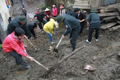 Lũ quét ở Sa pa: Phó Thủ tướng thăm dân bản - 3