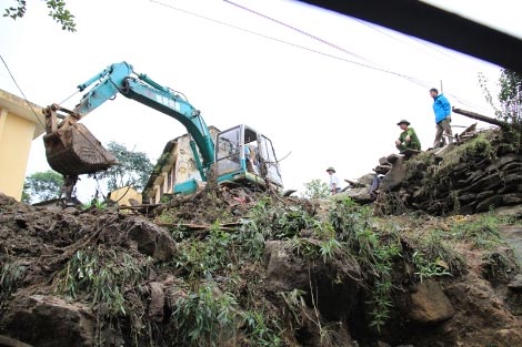 Lũ quét ở Sa pa: Phó Thủ tướng thăm dân bản - 4