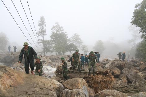 Lũ quét ở Sa pa: Phó Thủ tướng thăm dân bản - 7