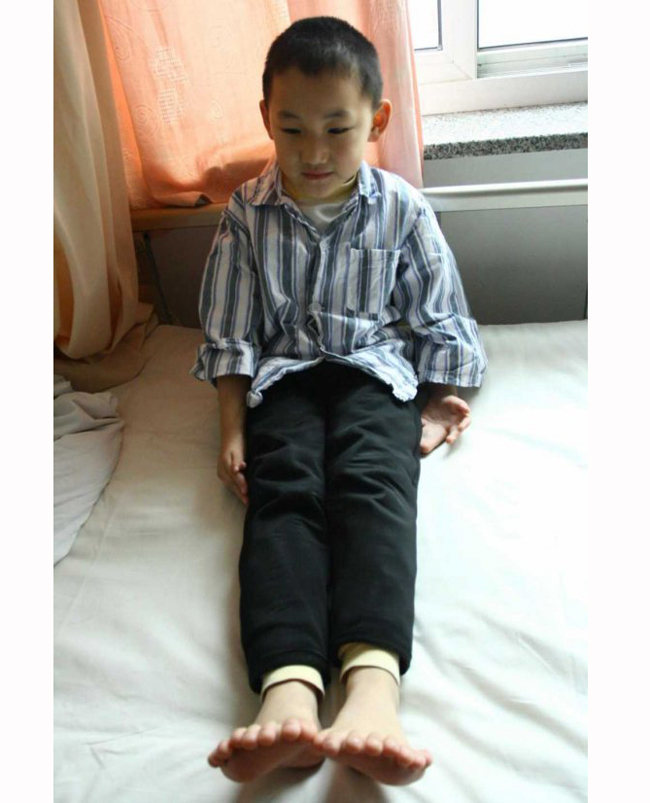 Li Jinpeng, 6 tuổi, ở Shenyang, phía Bắc Trung Quốc.