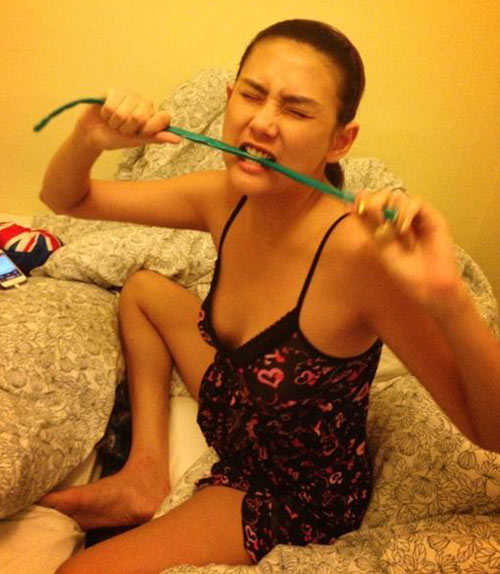 Người đẹp Việt quậy tưng bừng tại Anh - 3