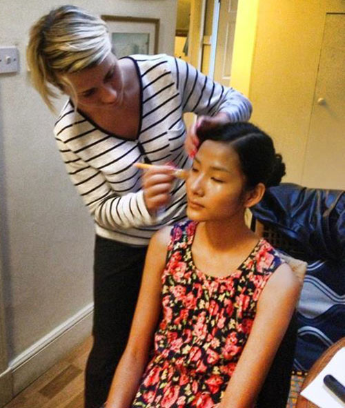 Người đẹp Việt quậy tưng bừng tại Anh - 6