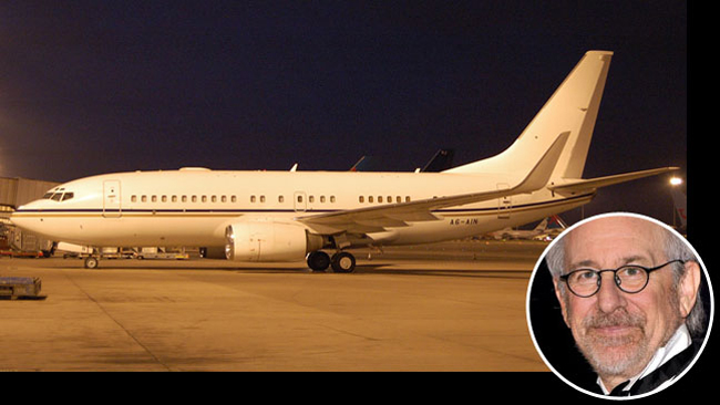 Đạo diễn lừng danh Steven Spielberg và Jeffrey Katzenberg sở hữu chung một chiếc Boeing Business Jet, 