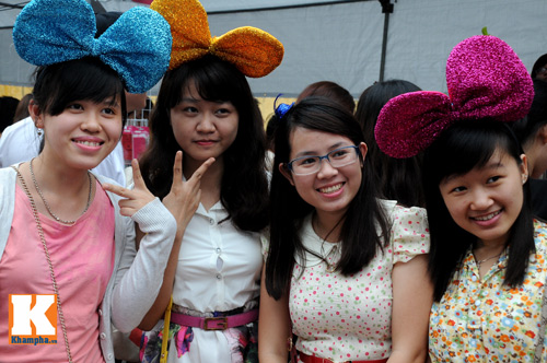 Teen Việt thích thú với hội chợ quà tặng - 13