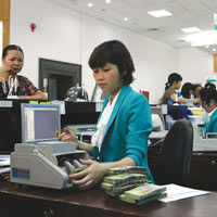 Tài chính - Bất động sản - Muốn cho vay, ngân hàng phải “sale off”