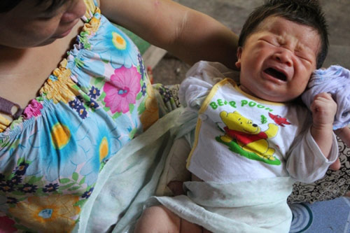 Benh vien do de gay tay  Do de tre so sinh gay tay  gia dinh benh nhan  canh tay bi gay  bo bot  Benh vien Phu Xuyen  do de bi gay tay  tre vua sinh da bi gay tay  tai nan y te  tai nan do de  do de sai quy trinh  tin nhanh  tin moi  tin hay  tin nong  tin hot  tin tức  tin tuc  bao dien tu  xa hoi  bao  doc bao  bao vn  vn