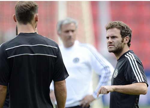 Chelsea: Mata phải tự cứu lấy mình - 2