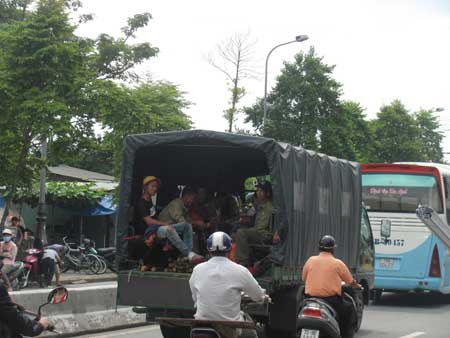 xe canh sat co dong phuc vu tang le  dam tang co nhieu xe canh sat xo dong  tin nhanh  tin moi  tin nong  tin hot  vn