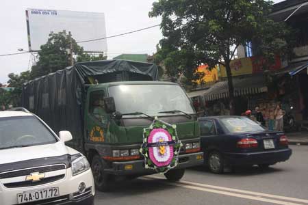 Huy động xe CSCĐ phục vụ đám tang - 3