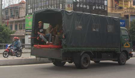 Huy động xe CSCĐ phục vụ đám tang - 4