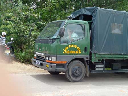 Huy động xe CSCĐ phục vụ đám tang - 5