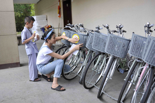 Trang Trần làm bánh tặng trẻ lang thang - 14