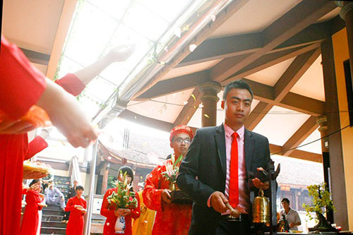 Đám cưới xúc động nơi cửa Phật - 4