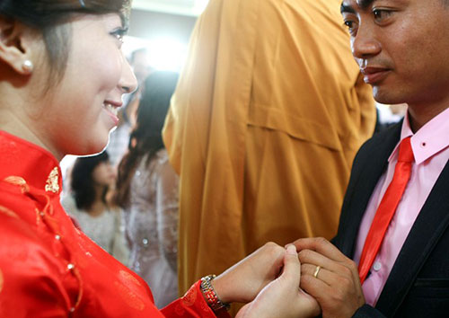 Đám cưới xúc động nơi cửa Phật - 10