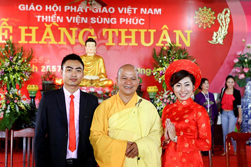 Đám cưới xúc động nơi cửa Phật - 11