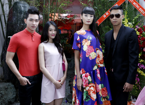 Linh Chi, Võ Cảnh tình tứ trên phố - 10