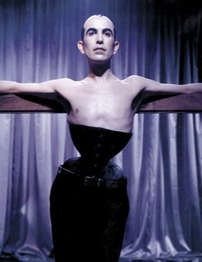 Đàn ông cũng có quyền mặc áo nịt cơ thể! - 8