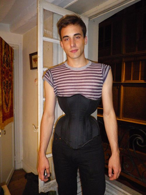 Đàn ông cũng có quyền mặc áo nịt cơ thể! - 11