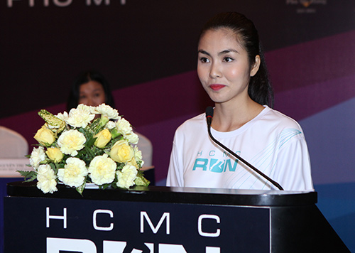 Hà Tăng bận rộn làm giám đốc - 4